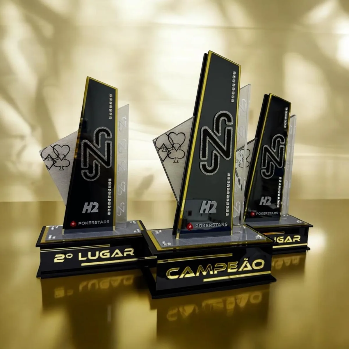 Troféus de acrílico personalizados NS H2 Club PokerStars — campeão e finalistas